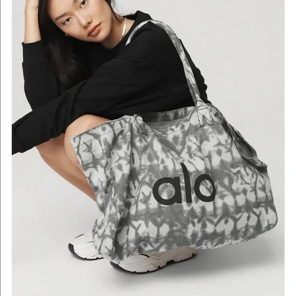 ALO tote tiedye NTW - Picture 2 of 3